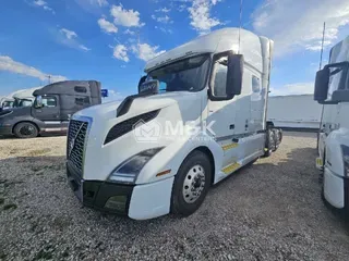 2022 VOLVO VNL64T740