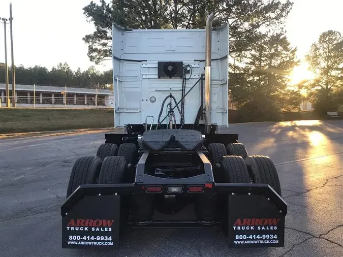 2021 VOLVO VNL740