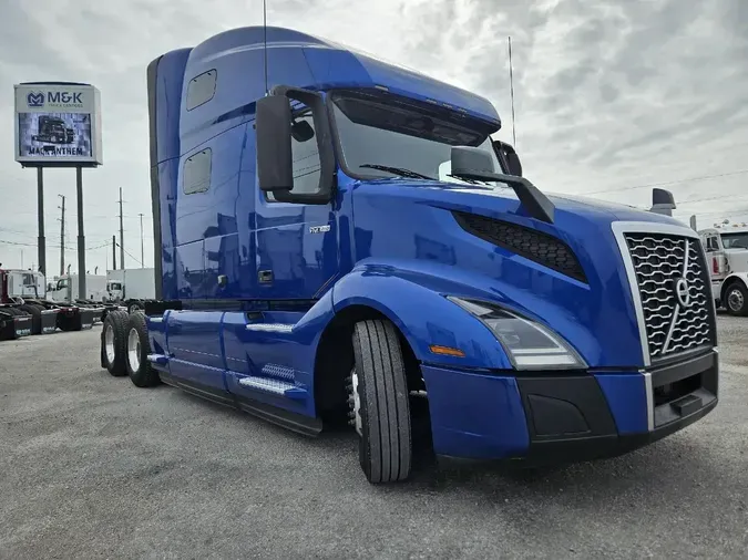2021 VOLVO VNL64T760
