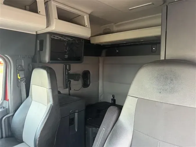 2019 FREIGHTLINER CA126