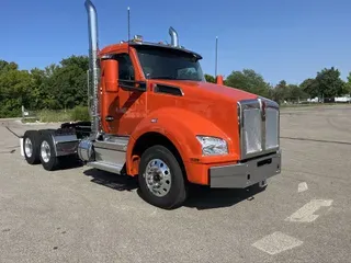 2025 Kenworth T880