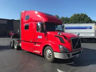 2017 VOLVO VNL64780