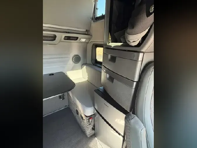 2024 VOLVO VNL64T860