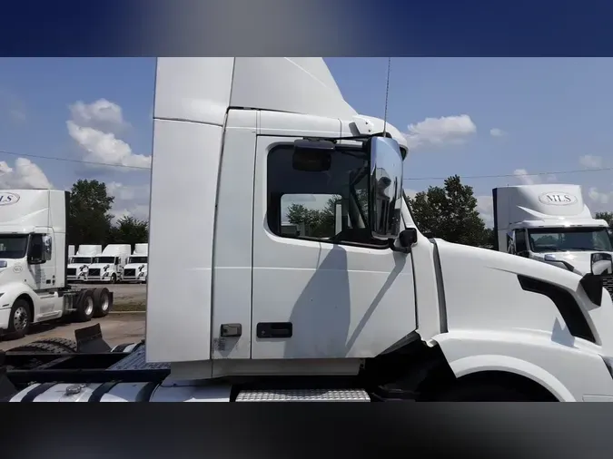 2016 Volvo VNL300