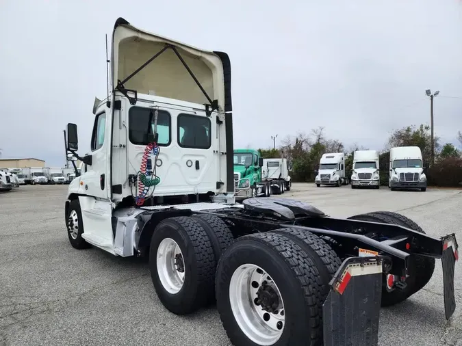 2018 FREIGHTLINER/MERCEDES CASCADIA 125