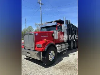 2017 WESTERN STAR 4900