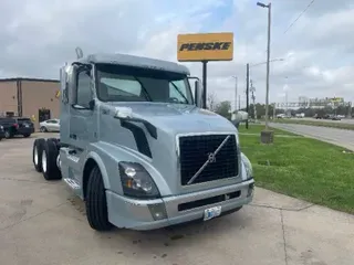 2018 VOLVO VNL64300