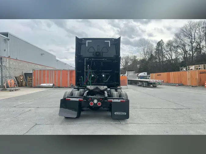 2023 Freightliner Cascadia 126