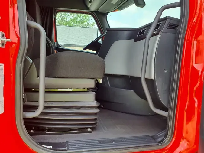 2019 FREIGHTLINER NEW CASCADIA PX12664