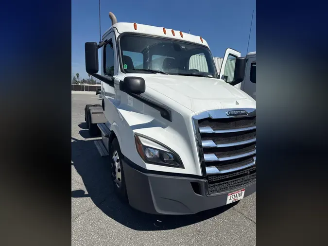 2019 FREIGHTLINER/MERCEDES NEW CASCADIA 1162a8c051f9634a297d1f28685d1ea0365