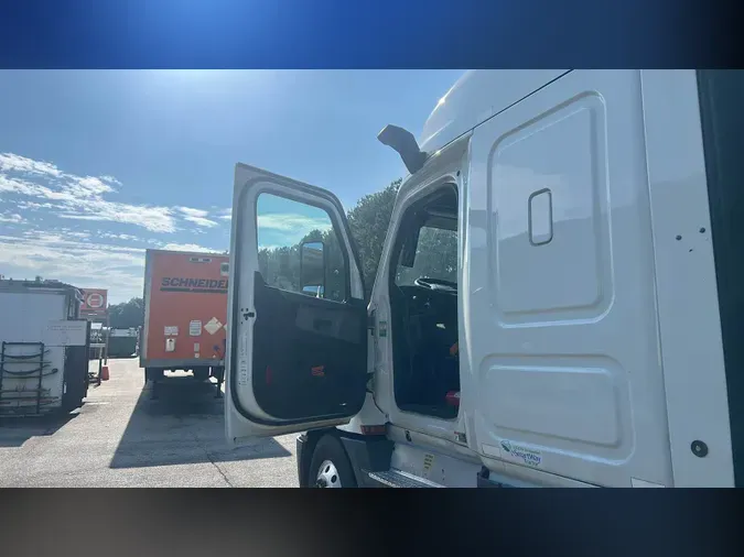 2020 Freightliner Cascadia 126