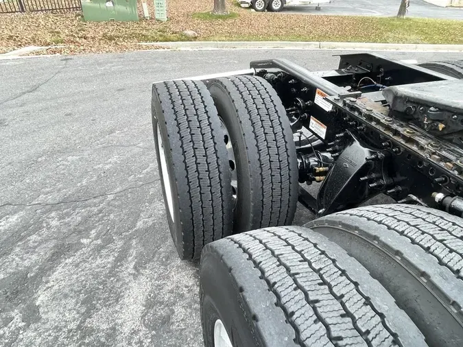 2022 FREIGHTLINER Cascadia 126