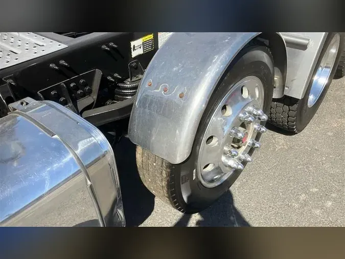 2021 MACK GR64BT