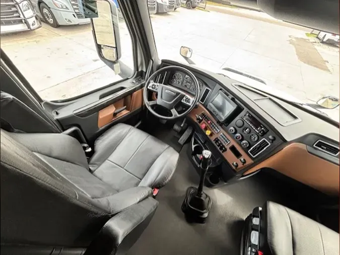 2023 Freightliner Cascadia 126