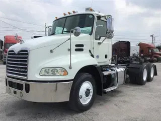 2016 MACK CXU613