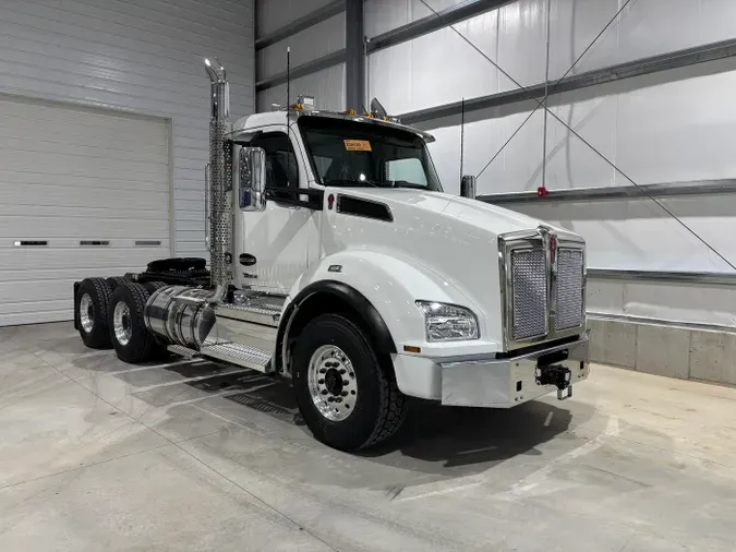 2027 Kenworth T880