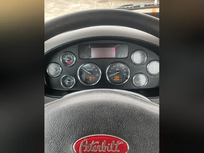 2018 Peterbilt 337