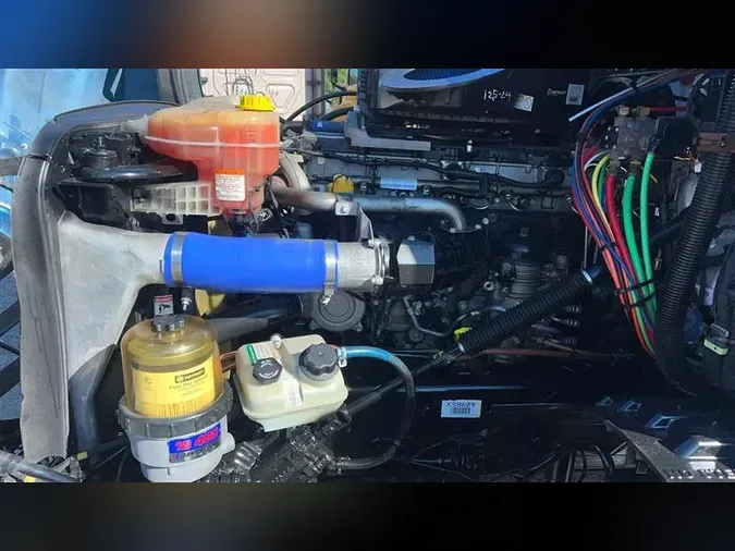 2019 FREIGHTLINER CA126