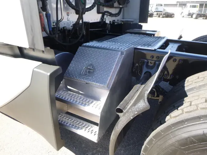 2023 Kenworth T680