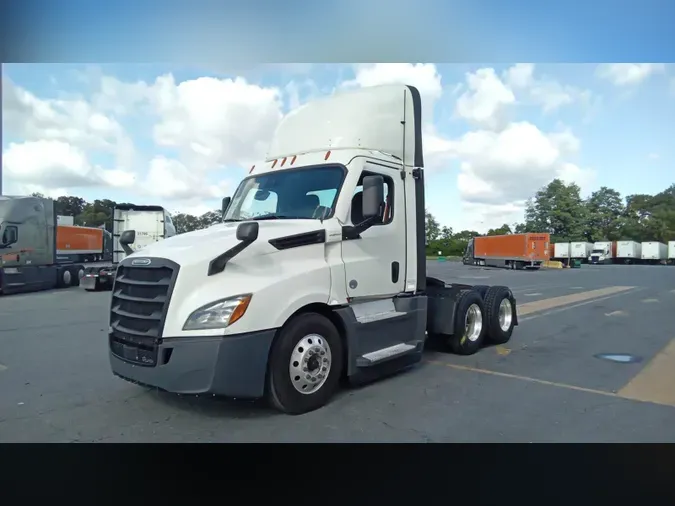 2021 Freightliner Cascadia 126