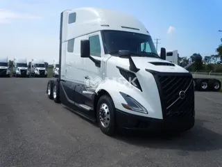 2025 VOLVO VNL64T860