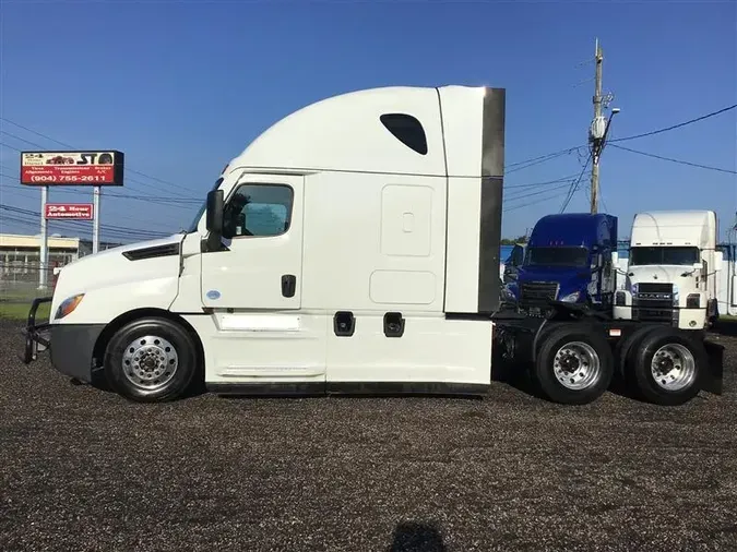 2021 FREIGHTLINER CA126