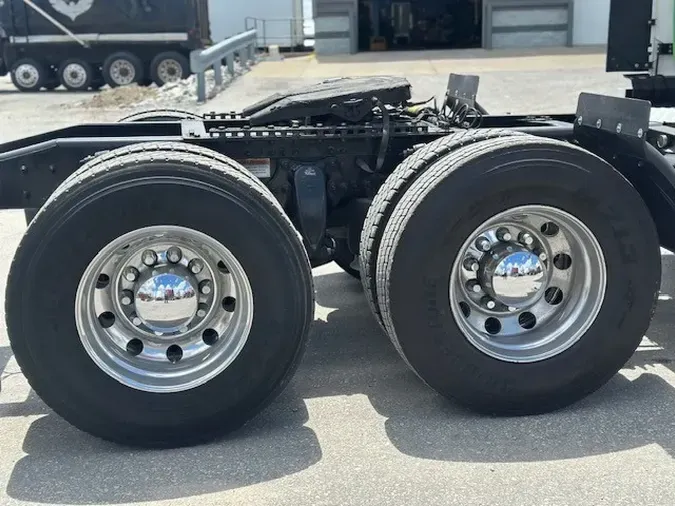 2021 FREIGHTLINER Cascadia 126