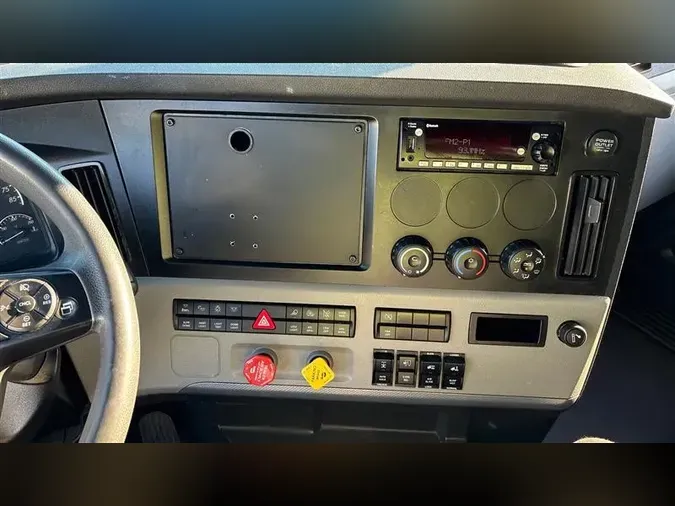 2022 FREIGHTLINER CA126