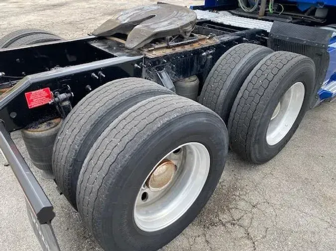 2022 Volvo VNL64T760