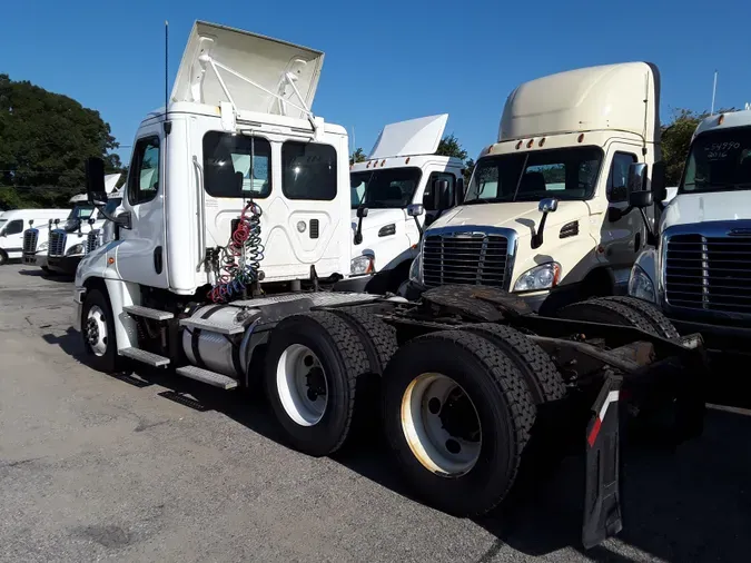 2015 FREIGHTLINER/MERCEDES CASCADIA 125