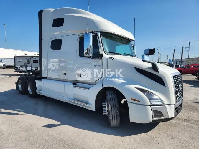 2023 VOLVO VNL64T760