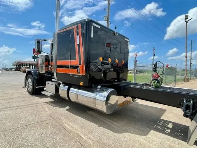 2022 Peterbilt 389