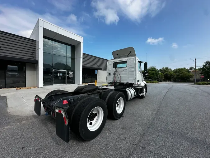 2019 Volvo VNL64T300