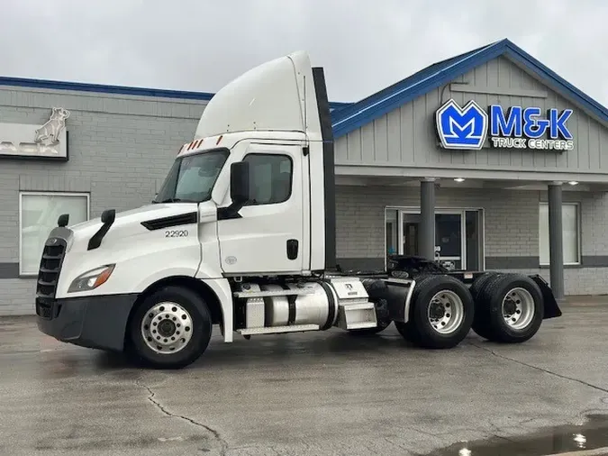 2022 FREIGHTLINER Cascadia 126