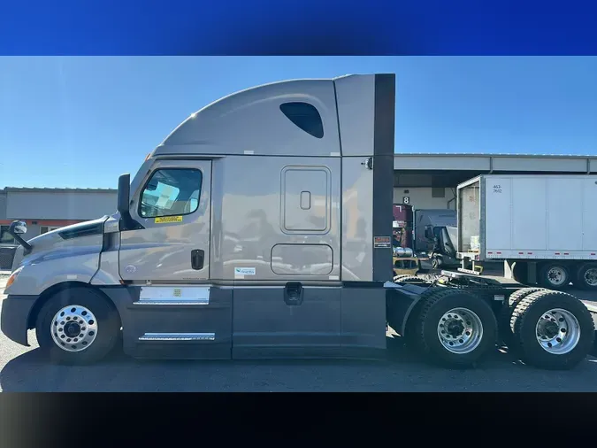 2024 Freightliner Cascadia 126