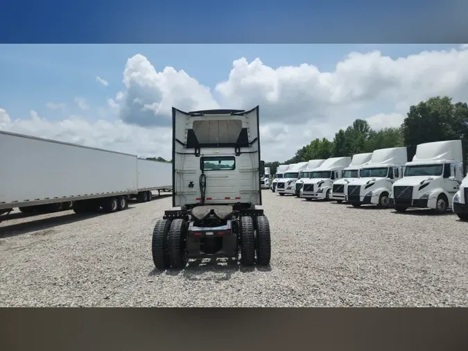 2019 Volvo VNL300