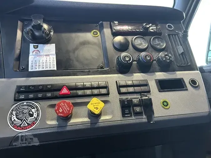 2019 FREIGHTLINER CASCADIA 126