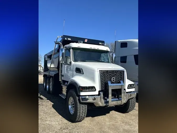 2025 VOLVO VHD84F300