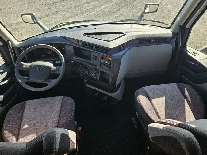 2026 VOLVO VNL860