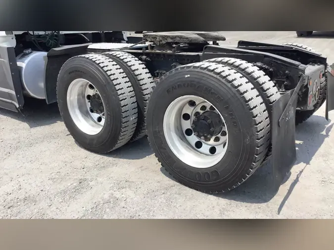 2020 Freightliner Cascadia 126