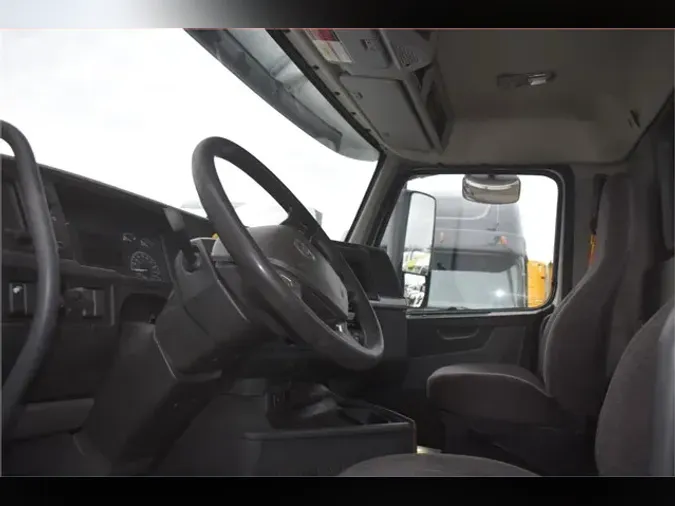 2020 VOLVO VNR64T300