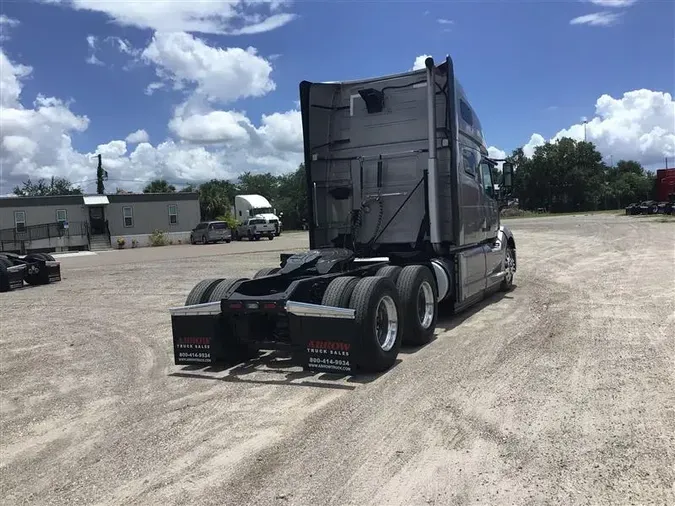 2021 VOLVO VNL760