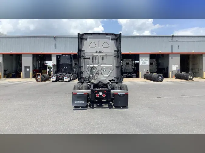 2024 Freightliner Cascadia 126