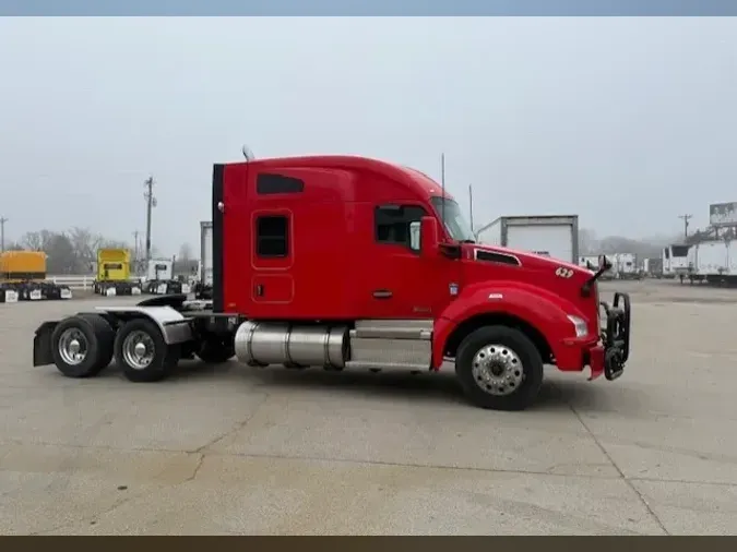 2022 KENWORTH T880