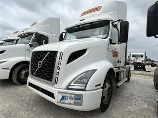 2019 VOLVO VNR42T300