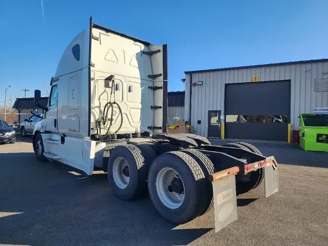 2019 Freightliner T12664ST