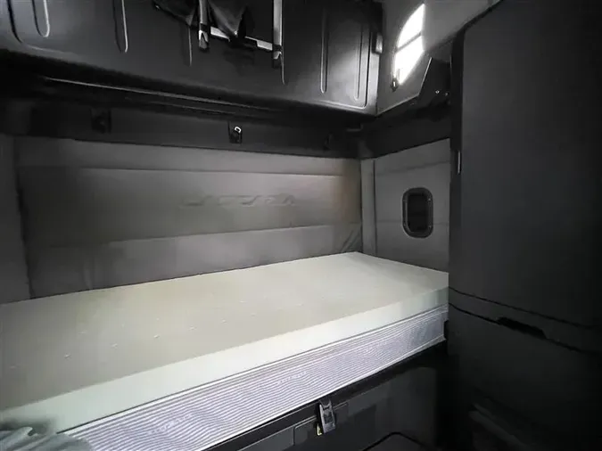 2020 FREIGHTLINER CA126