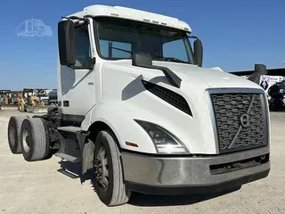 2019 VOLVO VNR62T300