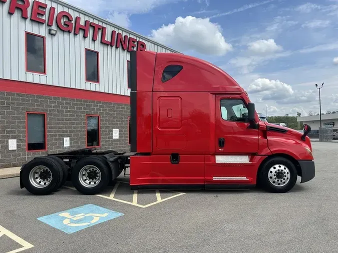 2022 Freightliner CASCADIA 126