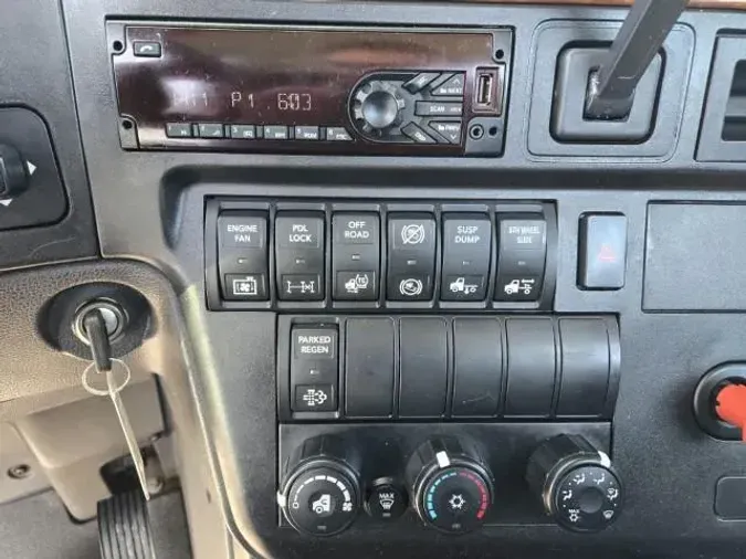 2020 International LT625